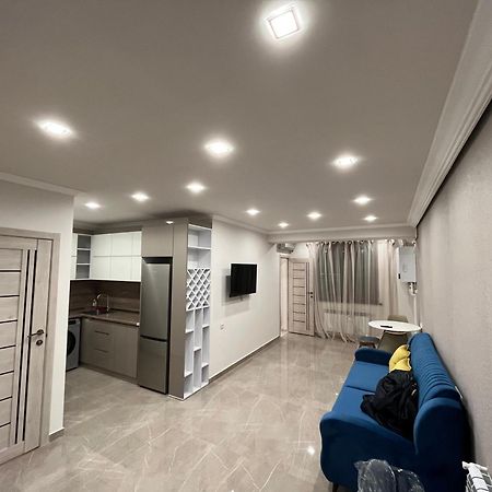 City Centre Apartment On Sakharov Square エレバン エクステリア 写真