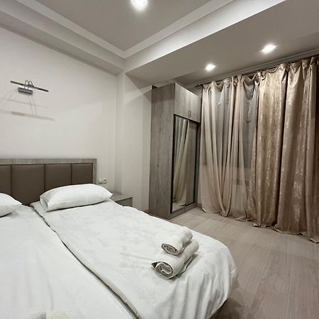 City Centre Apartment On Sakharov Square エレバン エクステリア 写真
