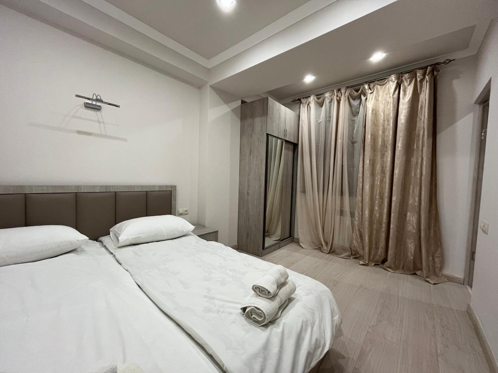 City Centre Apartment On Sakharov Square エレバン エクステリア 写真